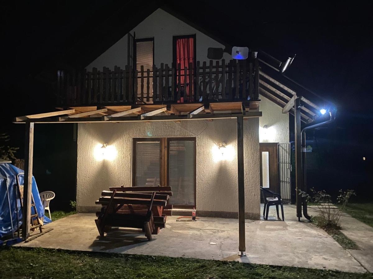 Asja Guest House Lukavac Εξωτερικό φωτογραφία