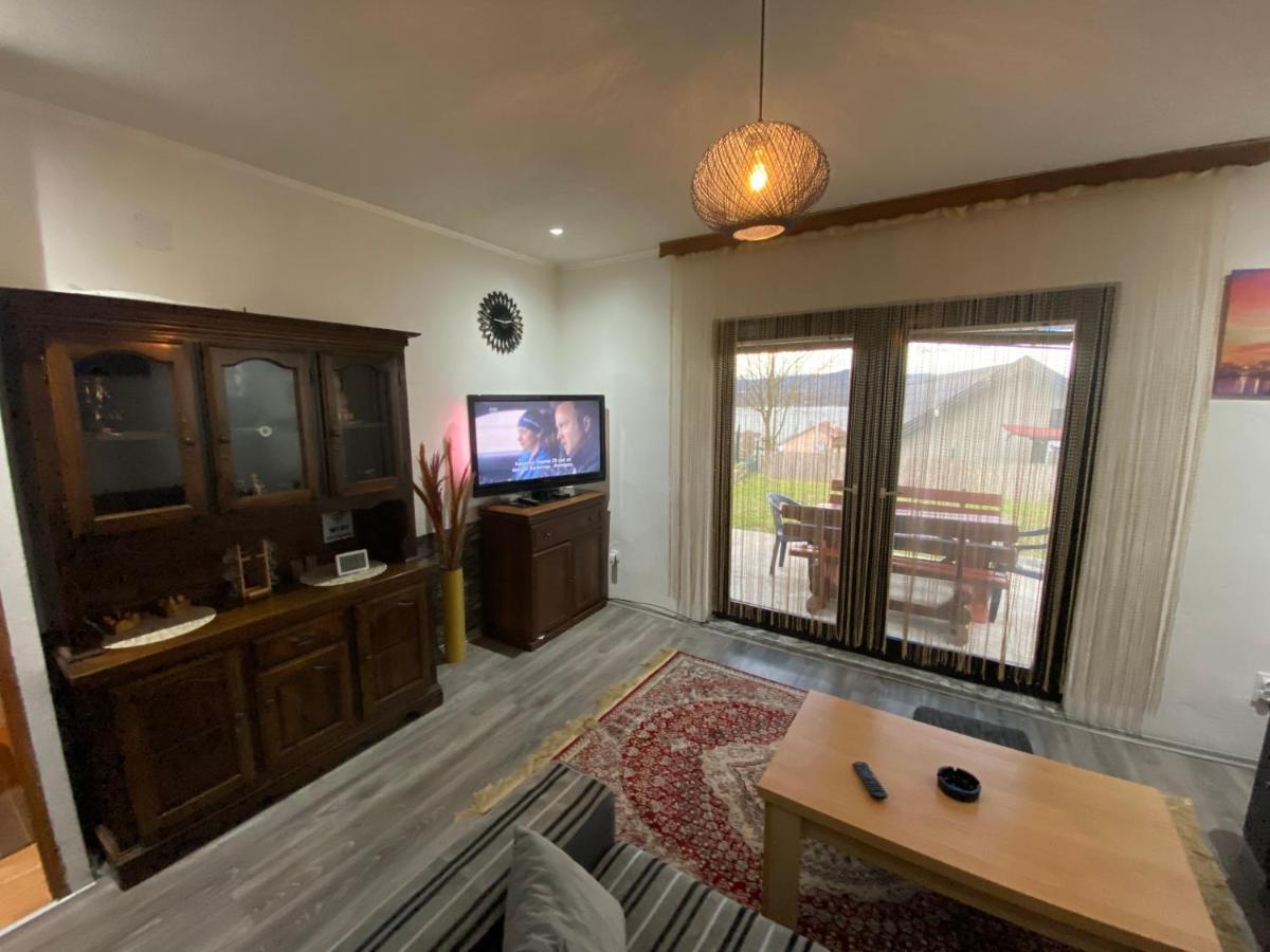 Asja Guest House Lukavac Εξωτερικό φωτογραφία